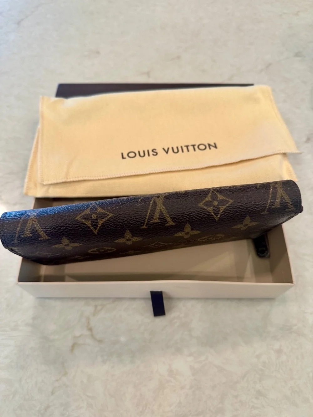 Louis Vuitton long 